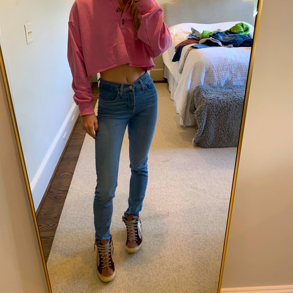 Levi high wasted light wash skinny jeans